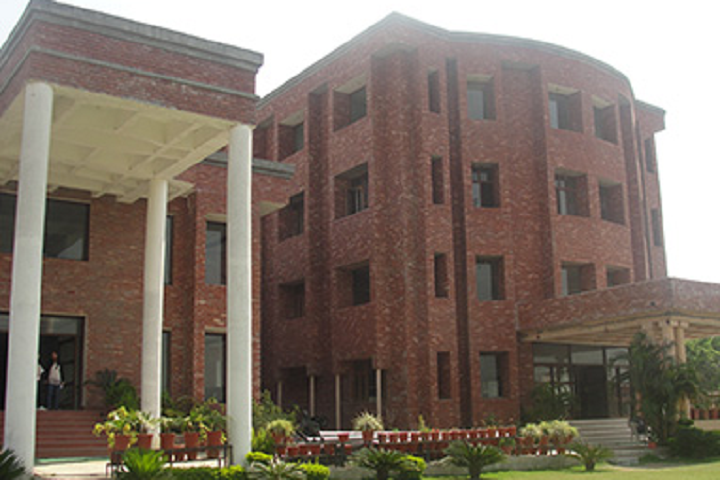 https://cache.careers360.mobi/media/colleges/social-media/media-gallery/13132/2021/10/7/Campus View of Kukreja Institute of Hotel Management and Catering Technology Dehradun_Campus-View.png